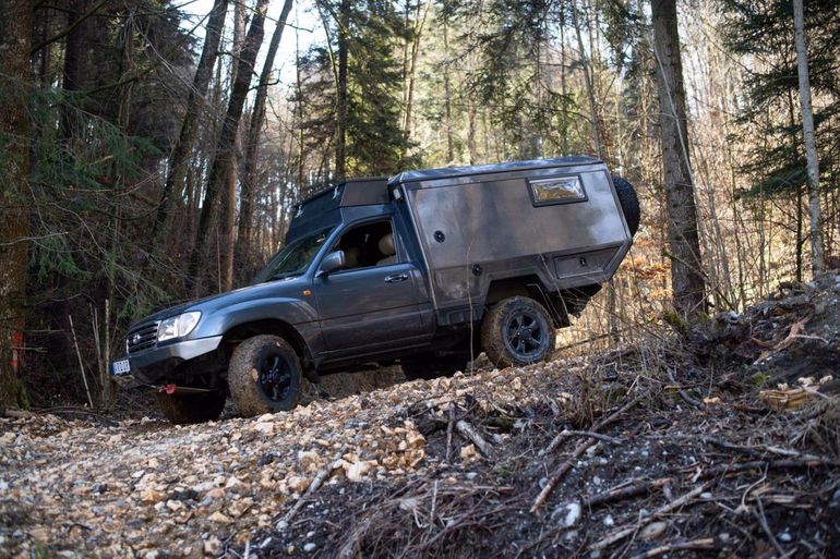 Toyota Land Cruiser 100 - kamper stworzony do długich podróży