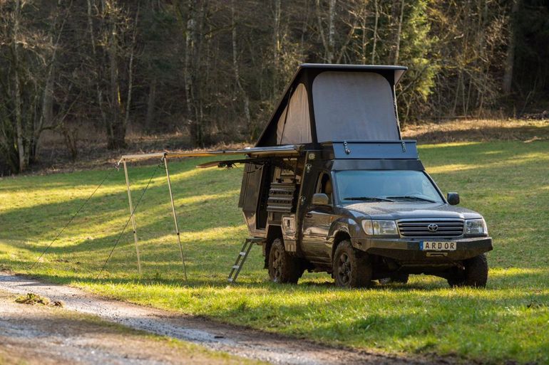 Toyota Land Cruiser 100 - kamper stworzony do długich podróży