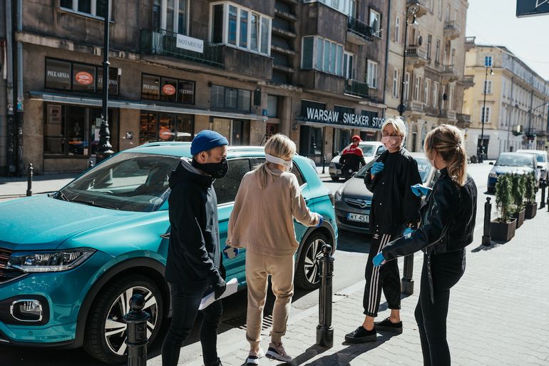 Volkswagen wspiera akcje „Paczka Dobra” i #PosiłekDlaSeniora oraz „Zakupy dla seniorów”
