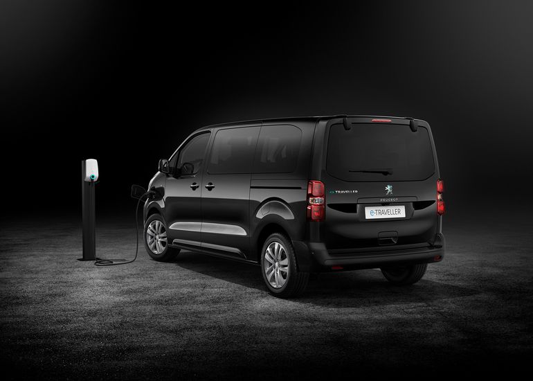 Nowy Peugeot e-Traveller z zasięgiem do 330 km