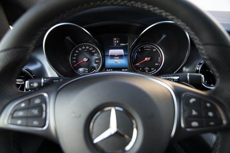 Mercedes-Benz EQV - pierwszy elektryczny minivan z trójramienną gwiazdą. Jaki ma zasięg?