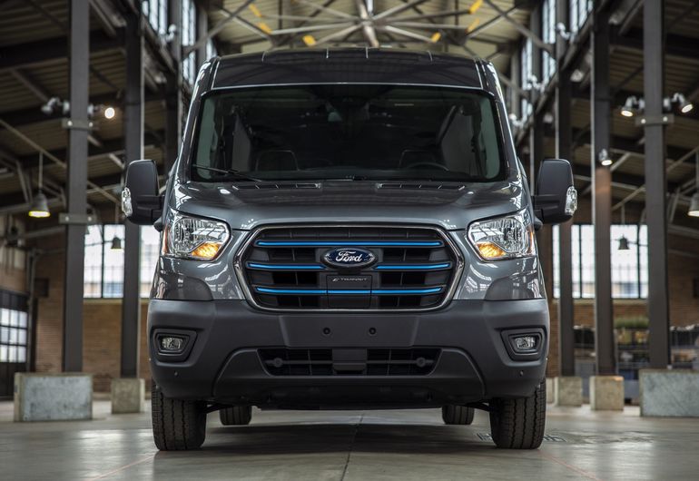 Ford E-Transit, czyli nadszedł czas na elektryczne dostawczaki. Zasięg do 350 km!