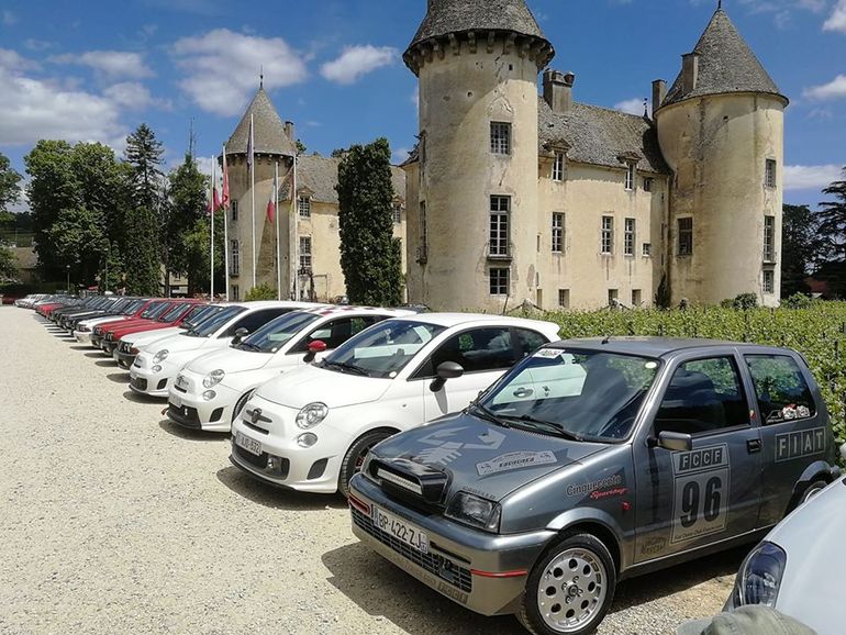 Abarth zabrał entuzjastów na wirtualną wycieczkę.