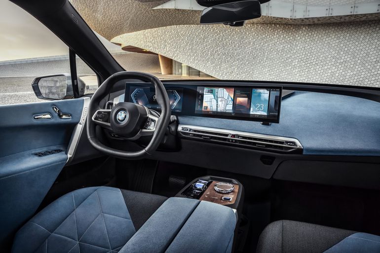 BMW iX zaprezentowane. 500 KM, 600 km zasięgu i ogromny grill