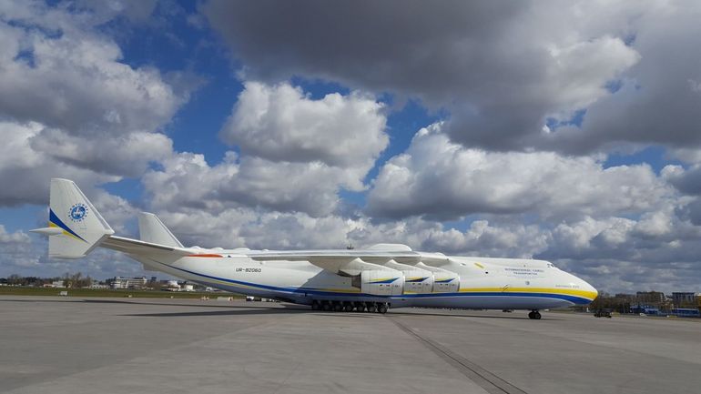 Antonow An-225 Mrija wylądował w Polsce. Transport z pomocą medyczną do walki z epidemią COVID-19