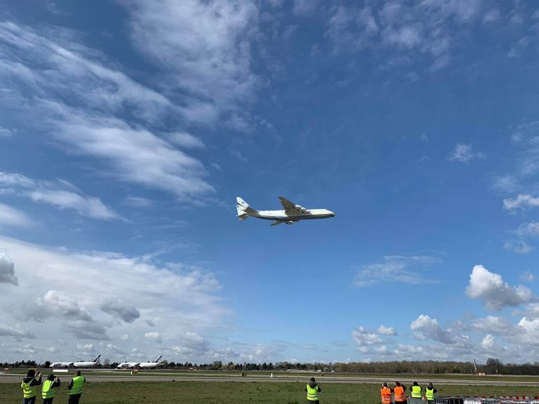 Antonow An-225 Mrija wylądował w Polsce. Transport z pomocą medyczną do walki z epidemią COVID-19
