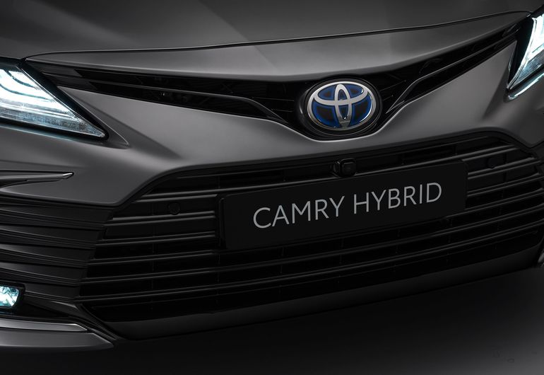 Toyota Camry Hybrid po liftingu. Zobaczcie zdjęcia!