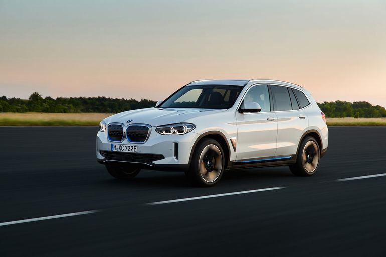 BMW iX3 - pierwszy, elektryczny SUV bawarskiego producenta. Na debiut w Europie zaczekamy do następnego roku