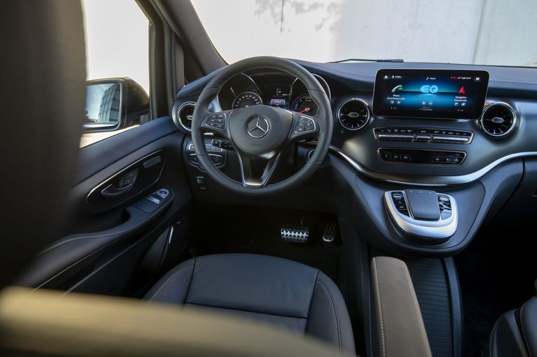 Mercedes-Benz EQV - pierwszy elektryczny minivan z trójramienną gwiazdą. Jaki ma zasięg?