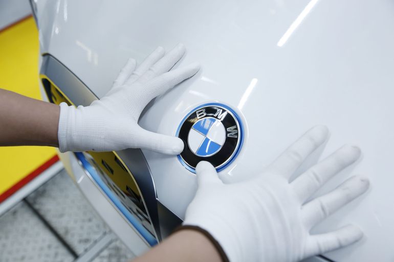 Pierwsze, w pełni elektryczne BMW iX3 zjeżdża z linii produkcyjnej