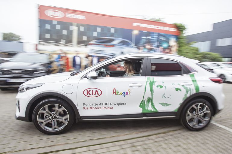 Kia Motors Polska wspiera fundację Ewy Błaszczyk 