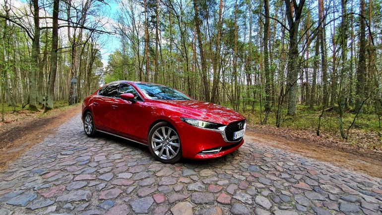 Test Mazda 3 Sedan 2.0 180 KM SkyActiv-X