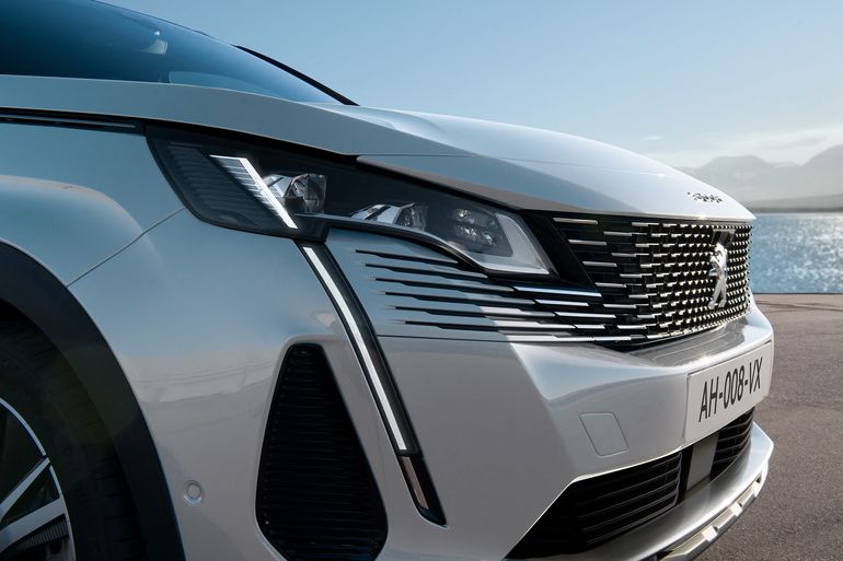 Peugeot 3008 – nowy SUV wyposażony w dwie opcje silników hybrydowych