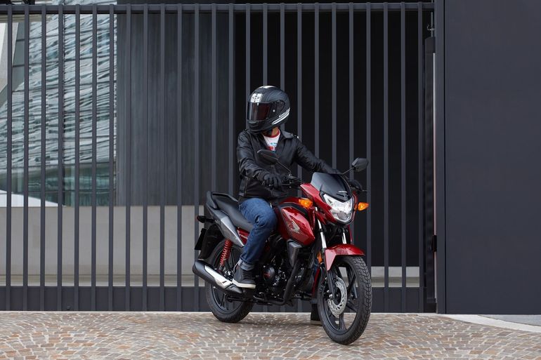 Honda CB125F 2021 - maszyna o wielu obliczach. Dane techniczne