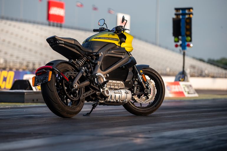 Angelle Sampey na modelu LiveWire ustanowiła nowe rekordy dla produkowanego seryjnie motocykla elektrycznego