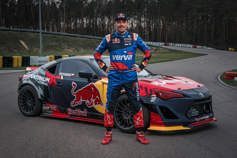 Kuba Przygoński pokazał nową odsłonę swojej Toyoty GT86 do driftu.