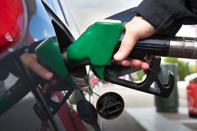 Ceny paliw przekraczają już 5 zł za litr w całym kraju. Czy jest szansa na tańsze tankowanie?