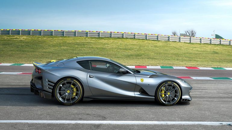 Ferrari 812 Superfast VS