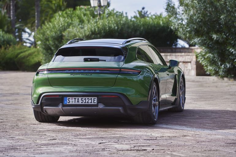 Porsche zaprezentował model Taycan Cross Turismo. Zobaczcie zdjęcia!