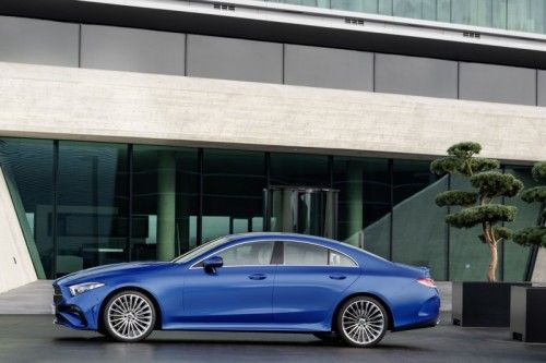 Mercedes-Benz CLS 2021 stanie na linii startu z „ostrzejszym” designem. Co znajdziemy pod maską?