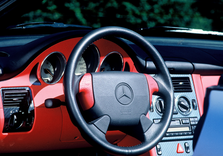 Mercedes-Benz SLK ma już 25 lat. Trendsetter ze składanym dachem