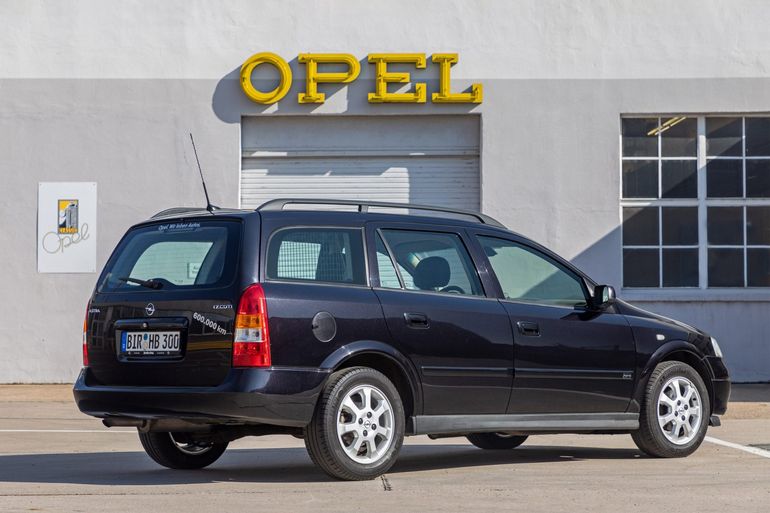 Ten Opel Astra ma przebieg 600 000 km. Marzenie o wiecznej młodości jest do zrealizowania