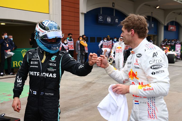 GP Turcji: Verstappen liderem klasyfikacji generalnej, Hamilton narzeka na strategię