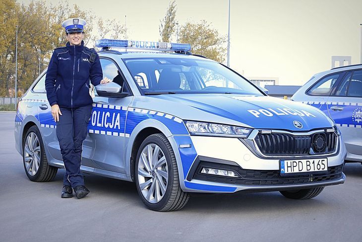 Lubelska policja odebrała cztery nowe radiowozy - Škody Octavia z hybrydowym napędem plug-in