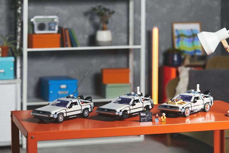 DeLorean z „Powrotu do przyszłości” z klocków Lego