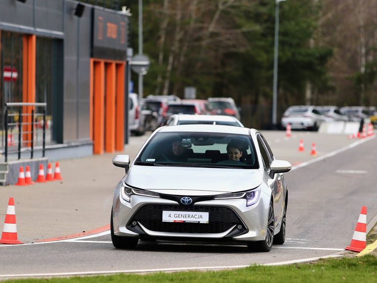 Toyota Corolla 4. generacja hybrydy