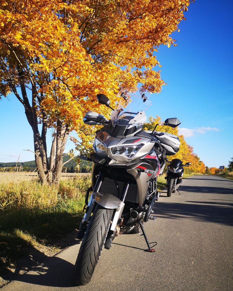 jesień na motocyklu