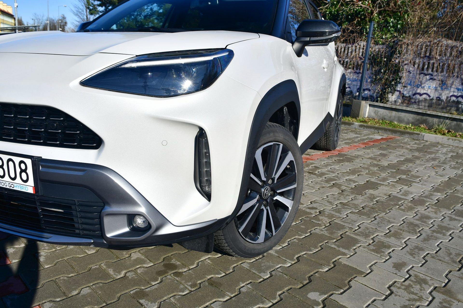 Toyota Yaris Cross odświeżona. Gdzie te zmiany? Pod spodem