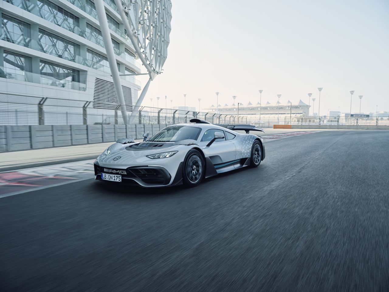 Mercedes-AMG ONE – ekstremalna hybryda. To bolid Formuły 1 dla dwóch osób