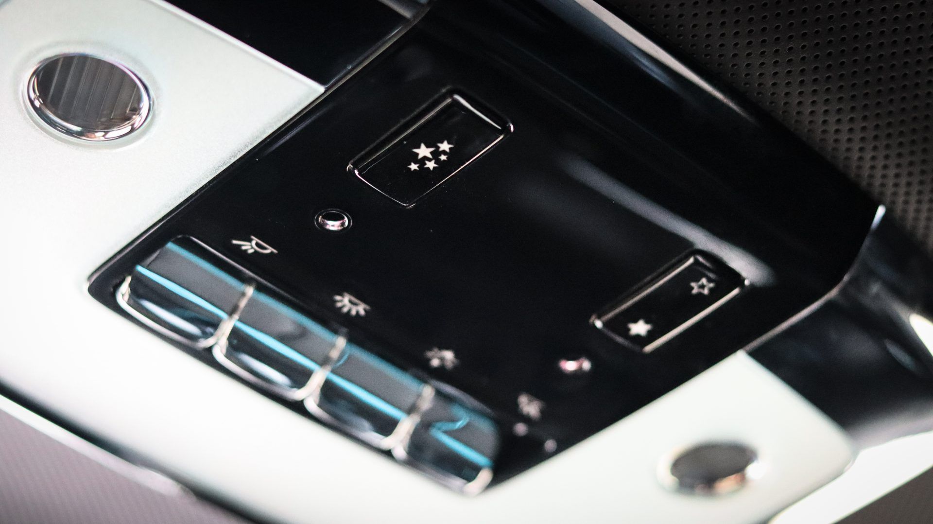 Rolls-Royce Ghost Black Badge – odwiedziłam nim 3 kraje na trasie z Rygi do Warszawy