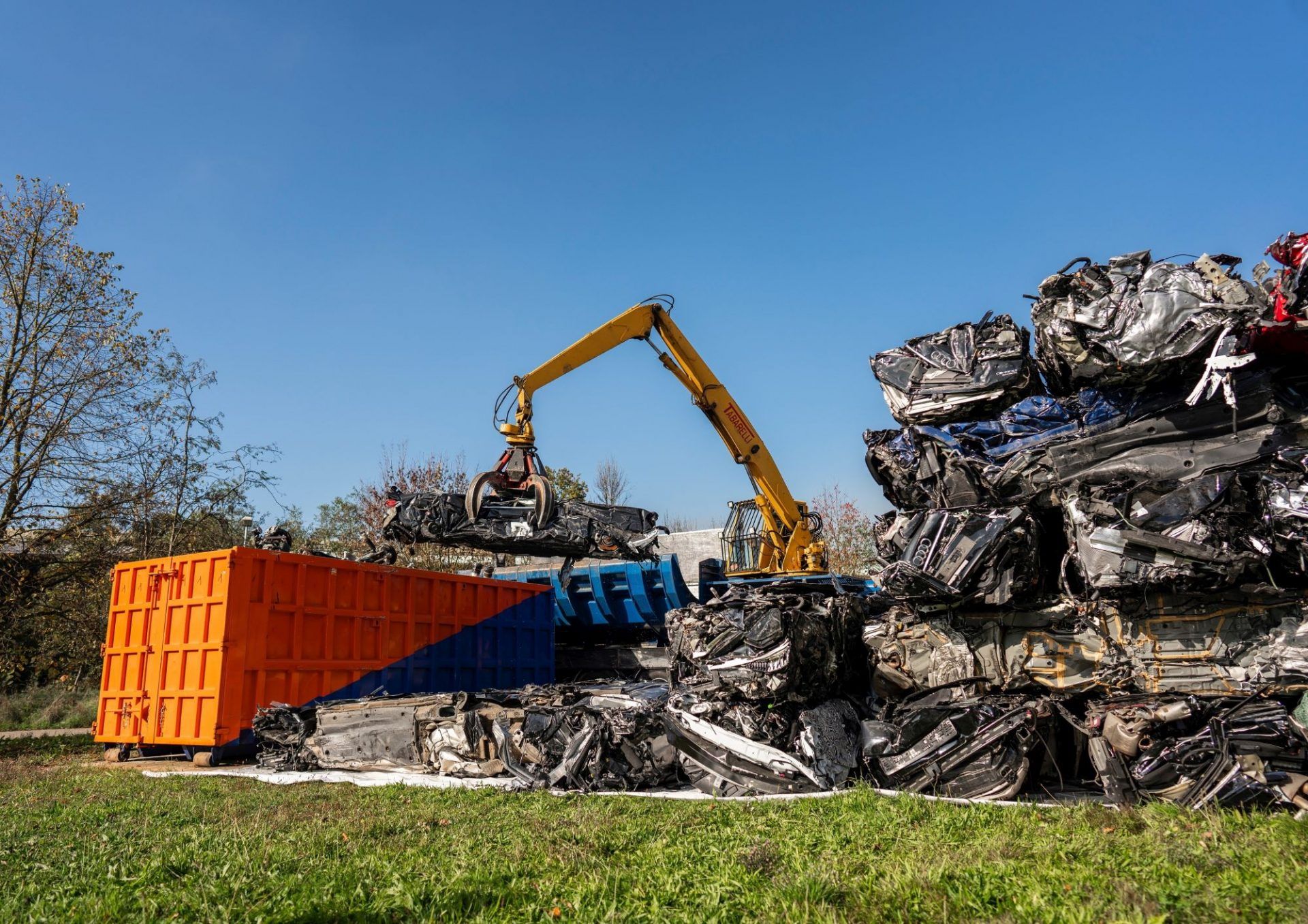 Recykling w Audi i projekt MaterialLoop. Cel: odzyskanie jak największej ilości materiałów ze starych aut