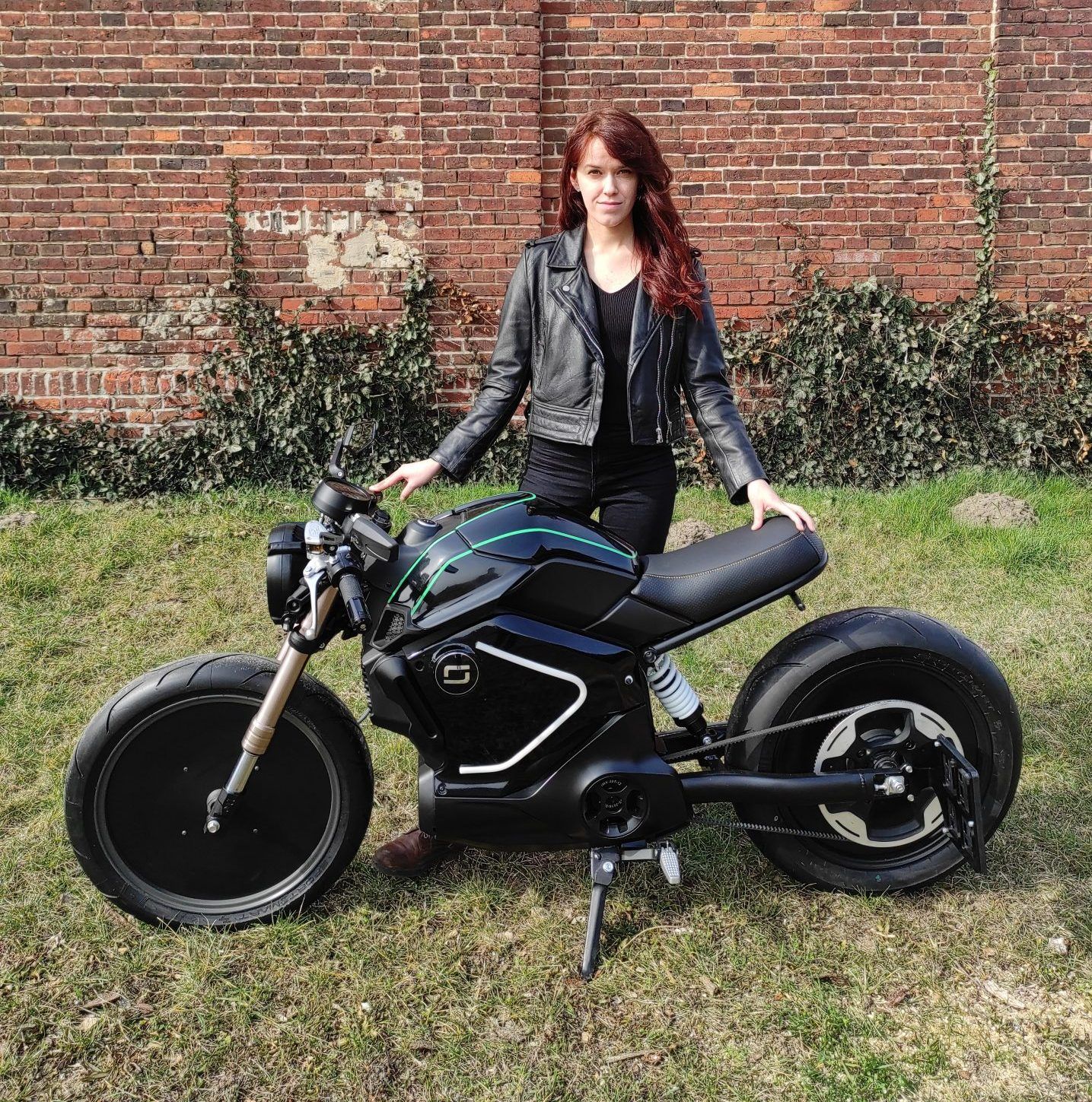 Super Soco G-Spark – custom motocykla elektrycznego w stylistyce futurystycznej