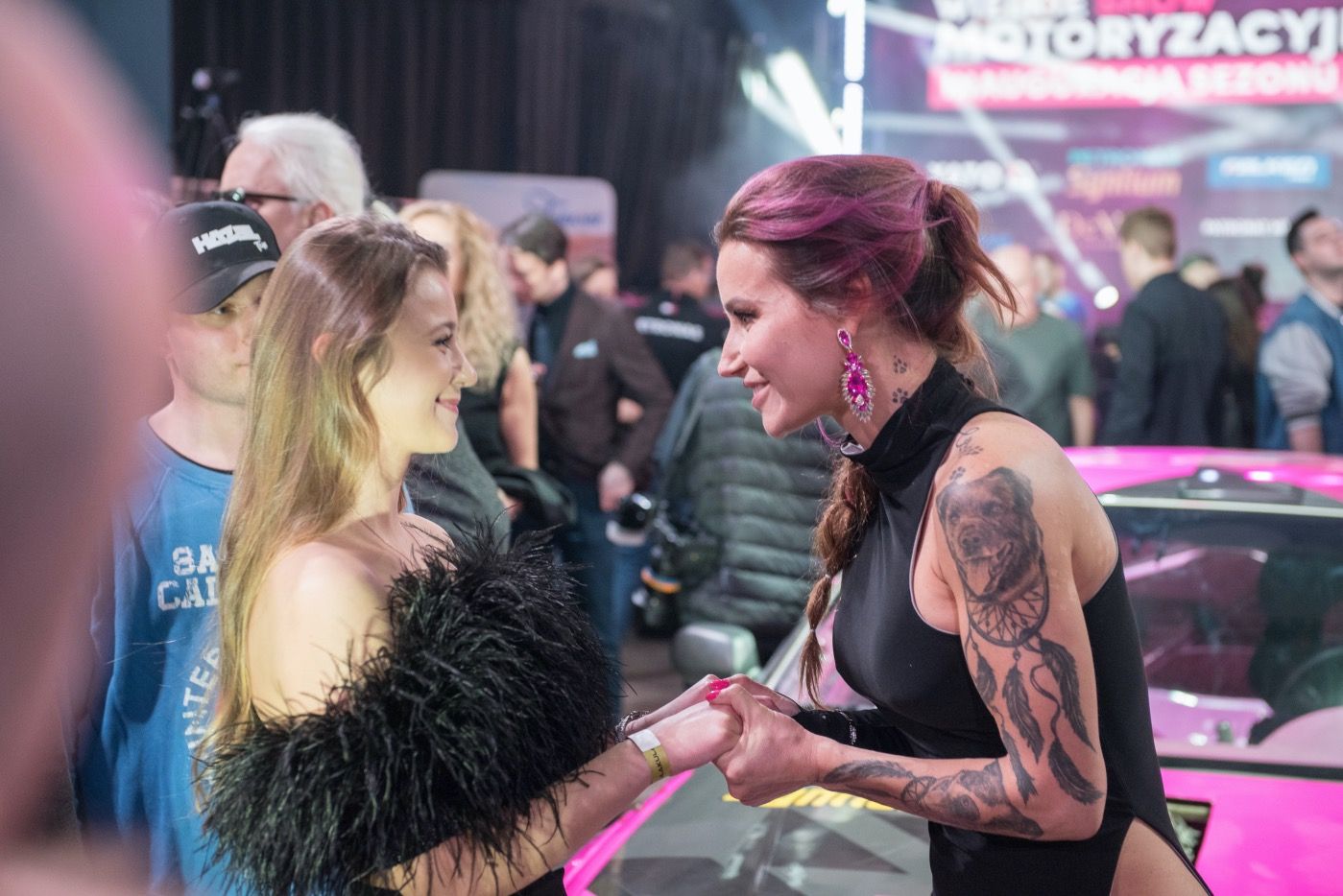 Karolina Pilarczyk – auta na sezon 2023, kreacje, brylanty i czerwona róża