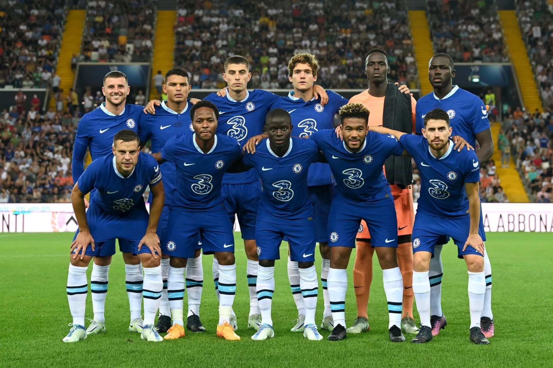 Czym jeżdżą piłkarze Chelsea a czym Atletico Madryt? To auta z marzeń Polaków