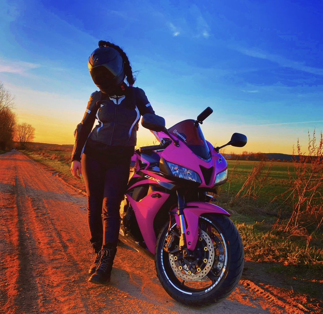 Joanna Kotowicz, czyli motokiciaa__ z różową Hondą CBR 600RR
