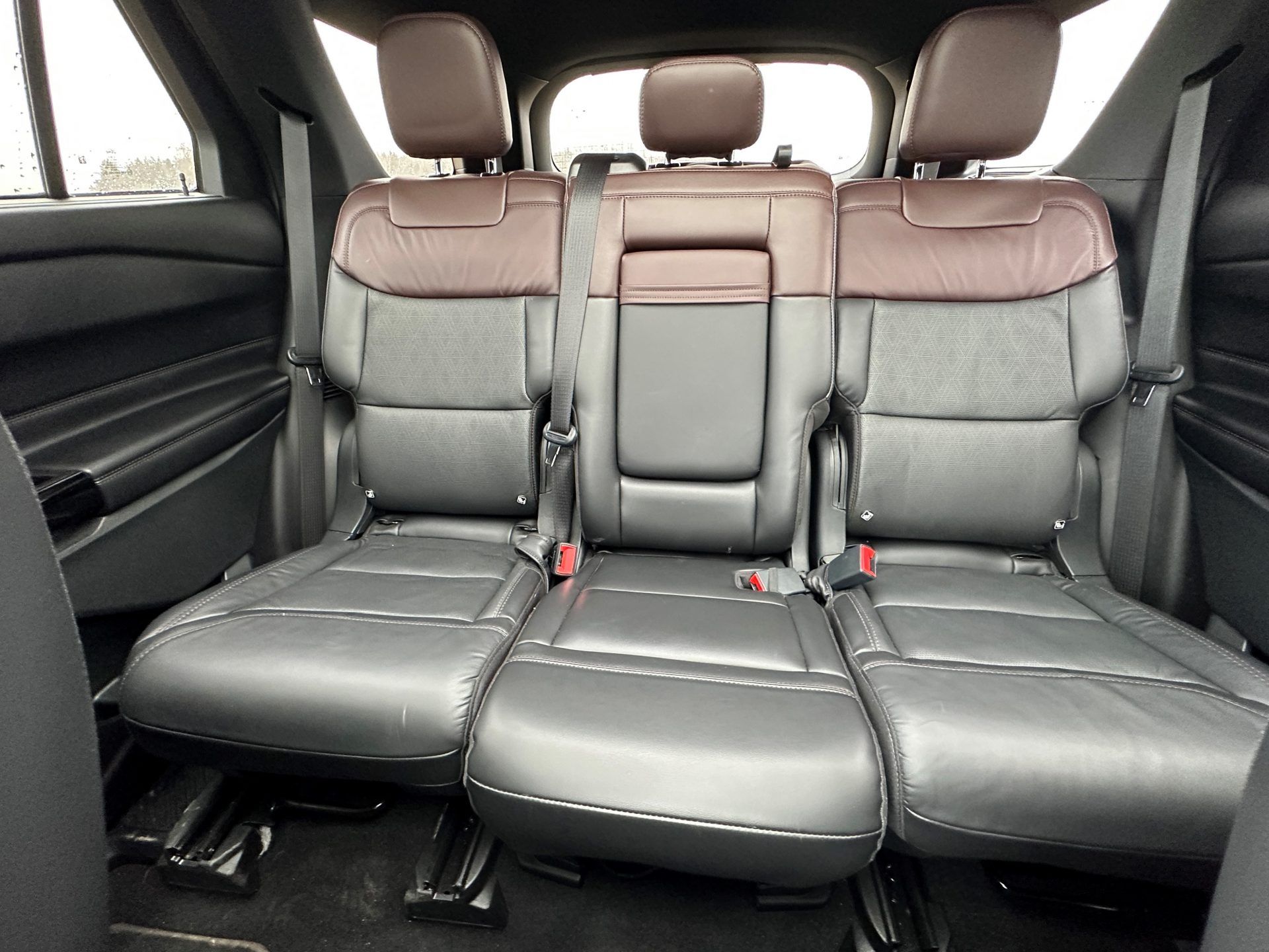 Ford Explorer PHEV: test, cena, opinia i dane techniczne. Amerykański, 3-litrowy SUV dla rodziny?