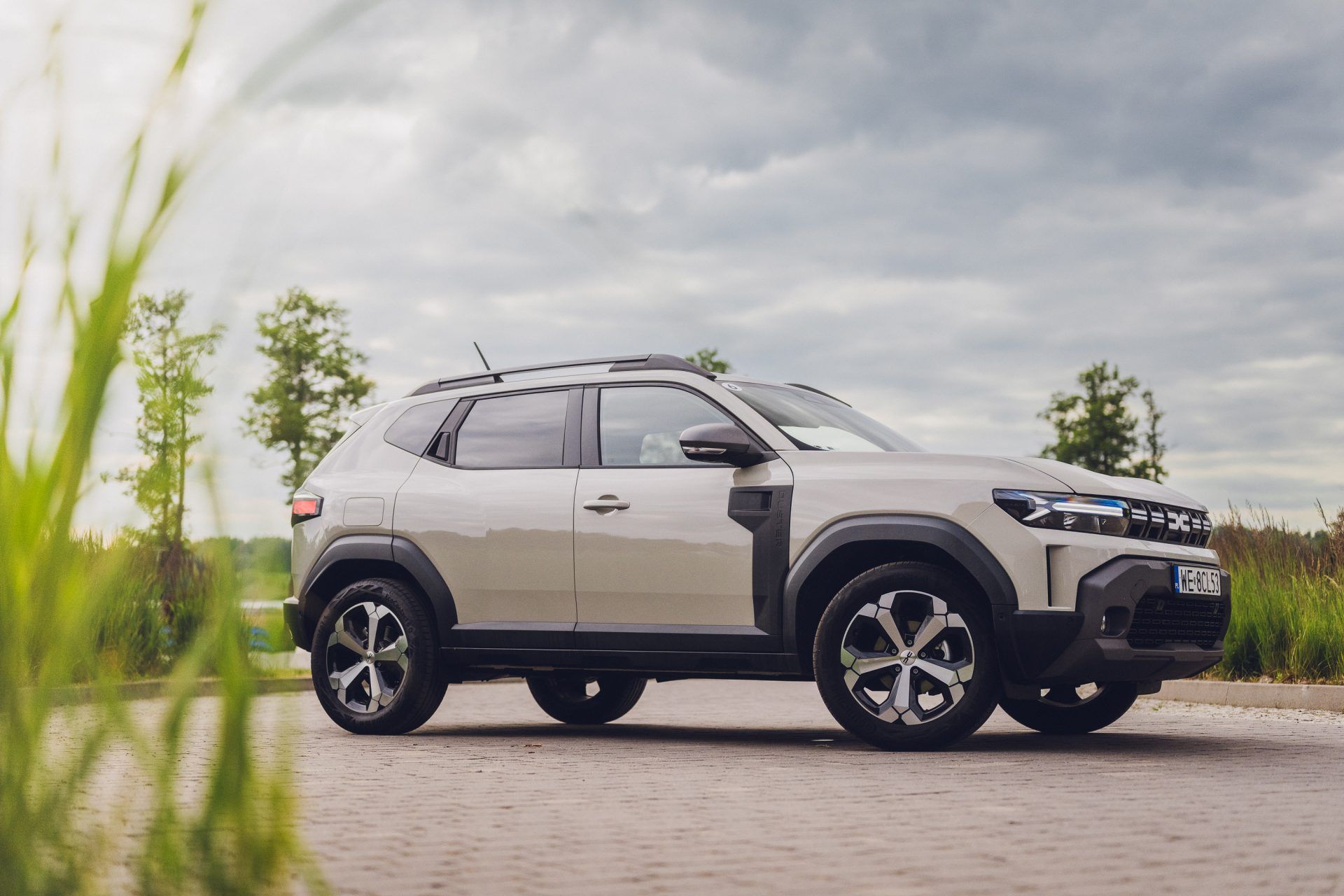 Nowa Dacia Duster i hybrydowy Jogger – znamy ceny i zaskakujące możliwości