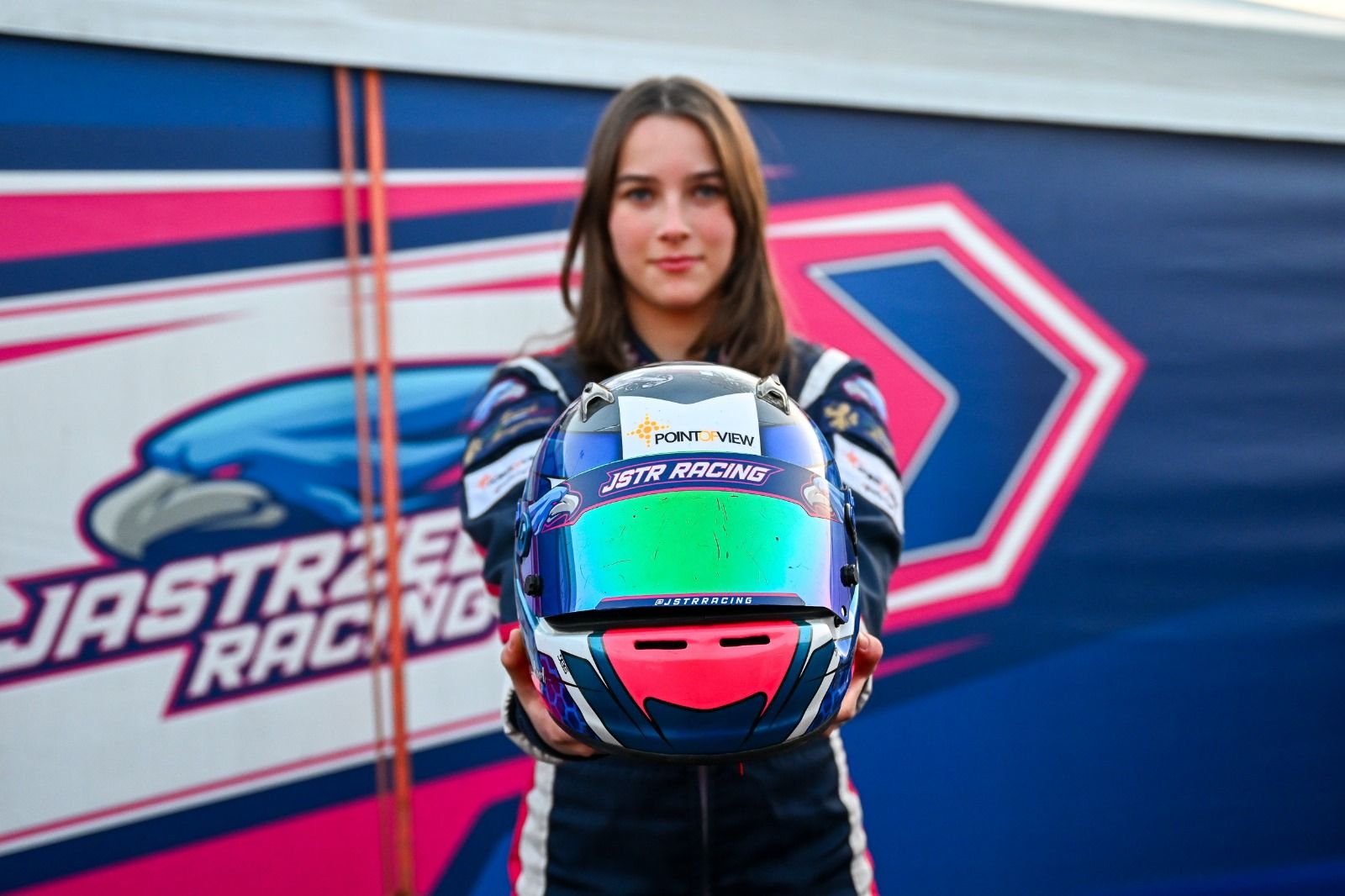 Julia Angelard ze świetnym występem w wyścigach kartingowych