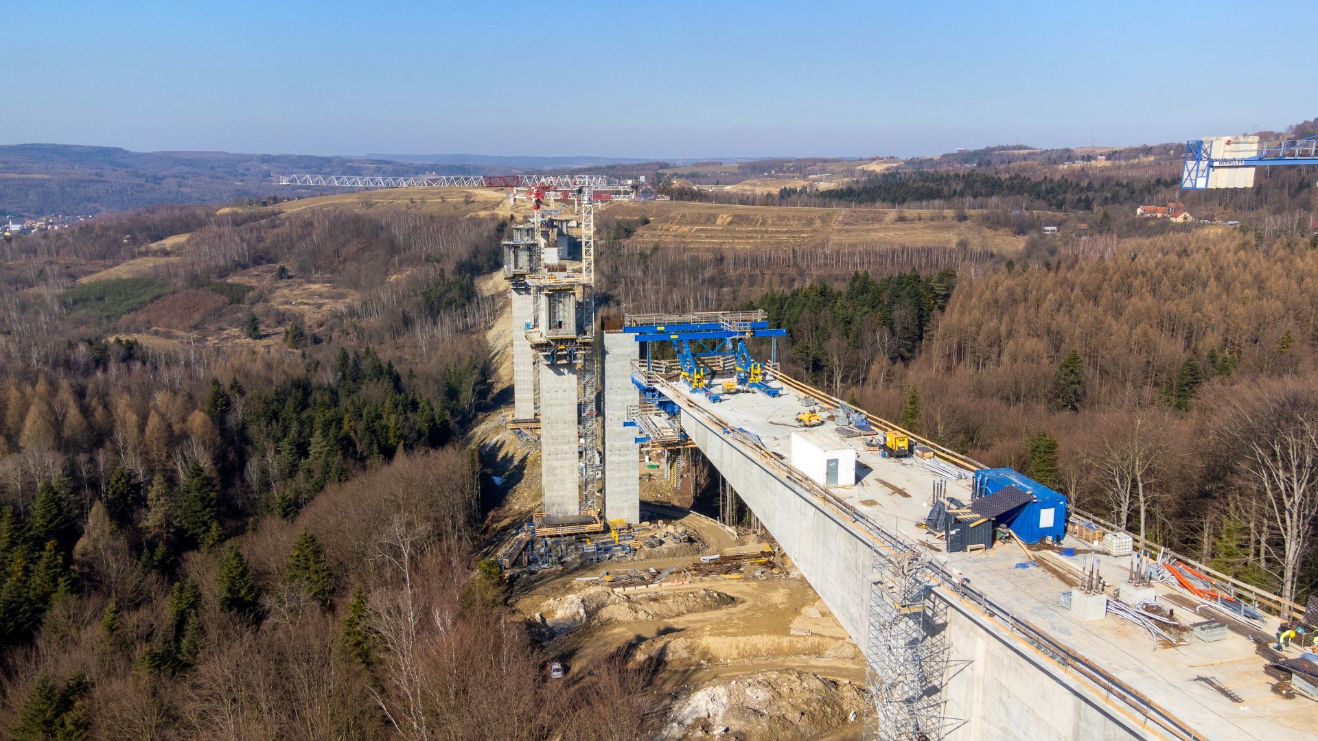 Oto najwyższa estakada w Polsce – 80 metrów nad ziemią! Rakieta Falcon 9 mogłaby się zmieścić pod spodem
