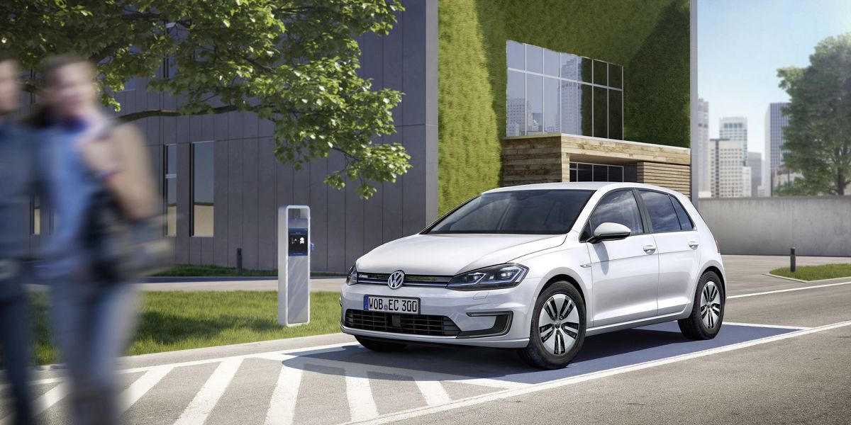 Volkswagen E-Golf: czas poÅ¼egnaÄ siÄ z tym elektrykiem. Jaki model go zastÄpi?