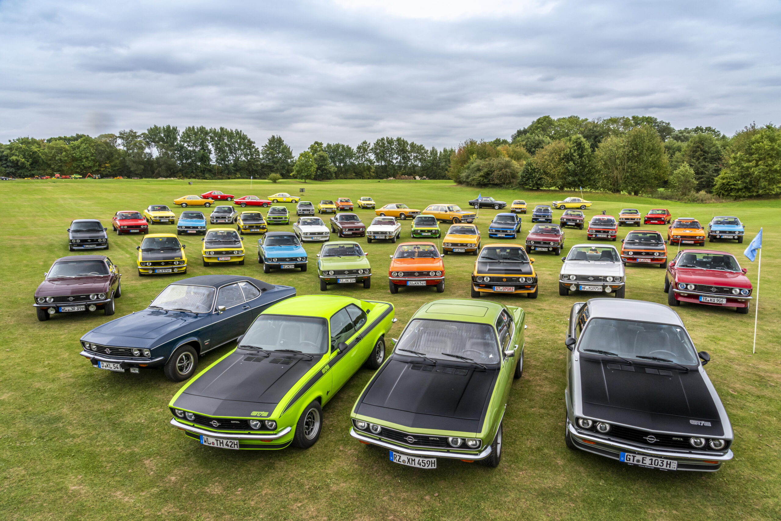 Opel Manta ÅwiÄtuje 50. urodziny. Czy wiecie skÄd wziÄÅa siÄ jego nazwa