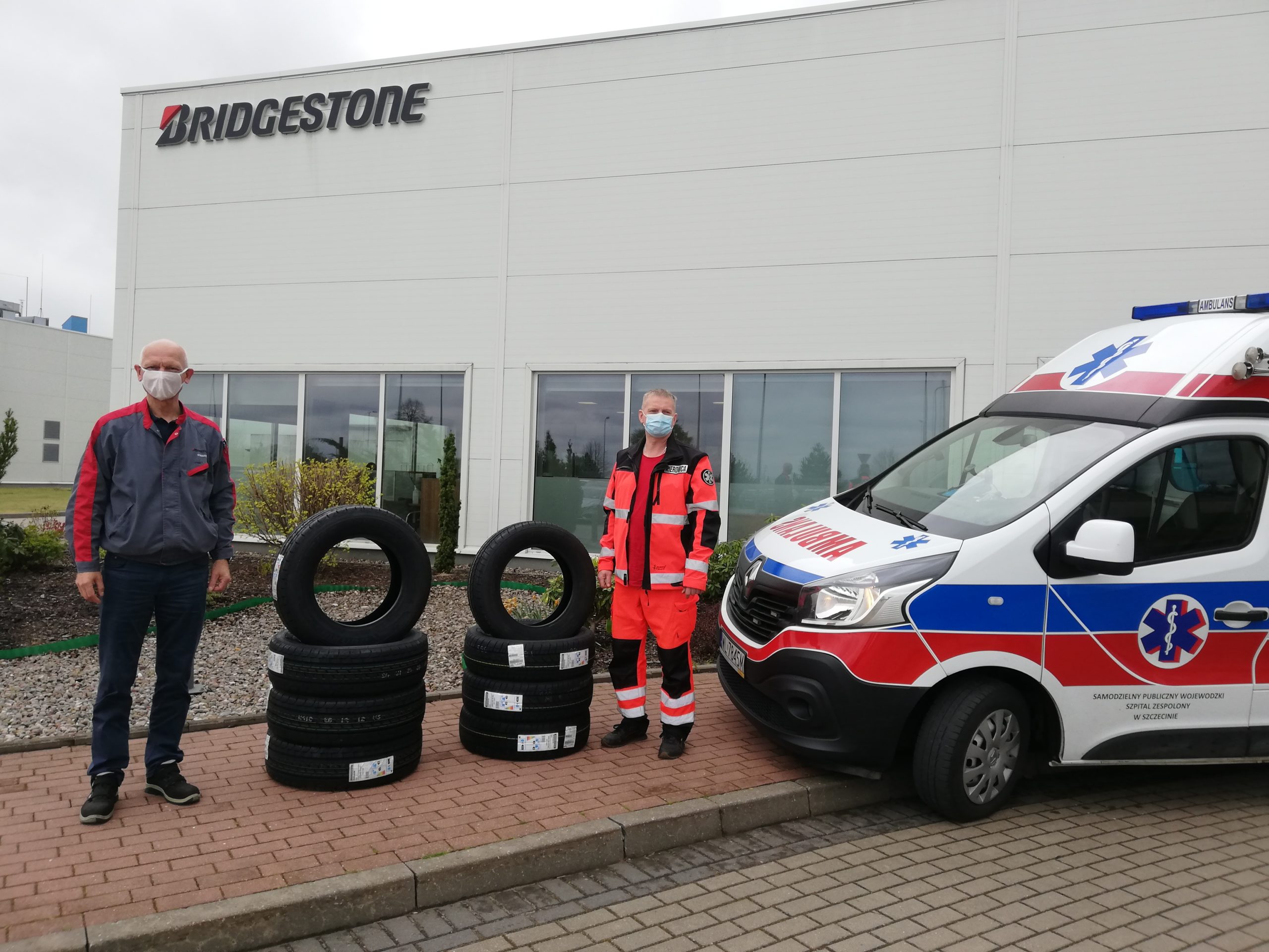Bridgestone wspiera sÅuÅ¼bÄ zdrowia. PrzekazaÅ opony do karetek pogotowia