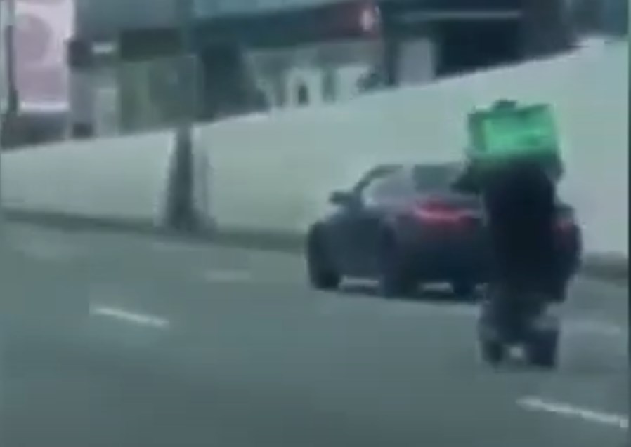 Dostawca jedzenia pÄdziÅ na elektrycznej hulajnodze 90 km/h. ZamÃ³wienie na czas za cenÄ wÅasnego Å¼ycia?