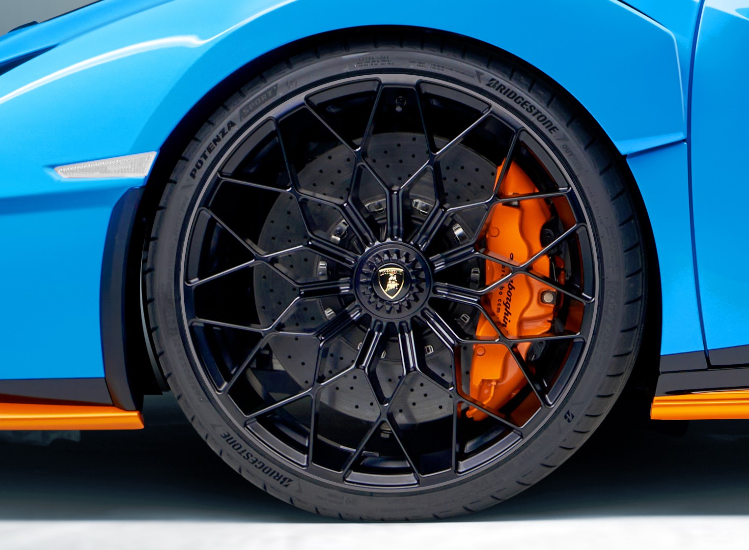 Lamborghini HuracÃ¡n STO wyposaÅ¼ony bÄdzie w opony Bridgestone