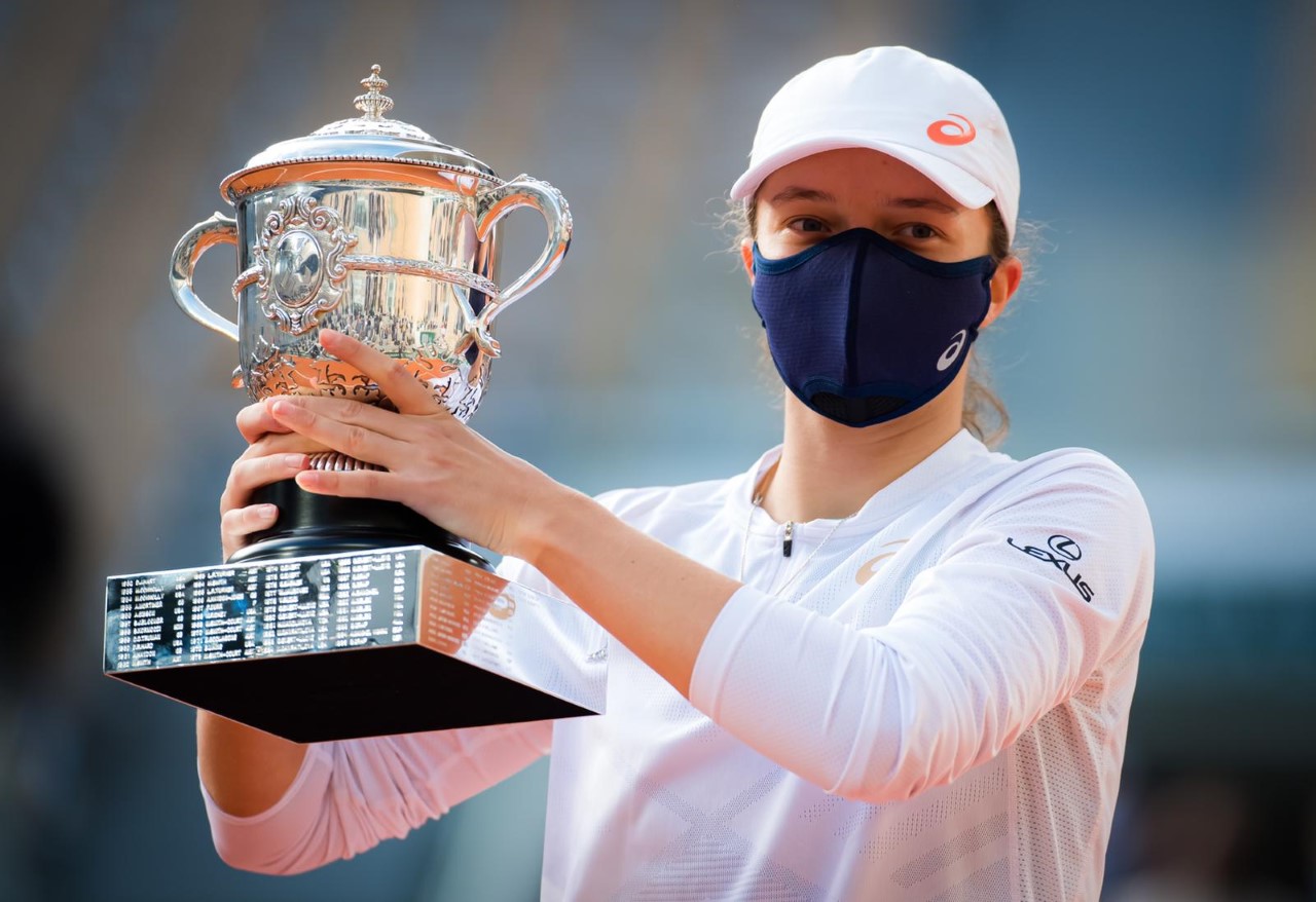 Iga ÅwiÄtek wygraÅa French Open 2020! Jeszcze nie ma prawa jazdy, ale ma juÅ¼ samochÃ³d. Jaki?