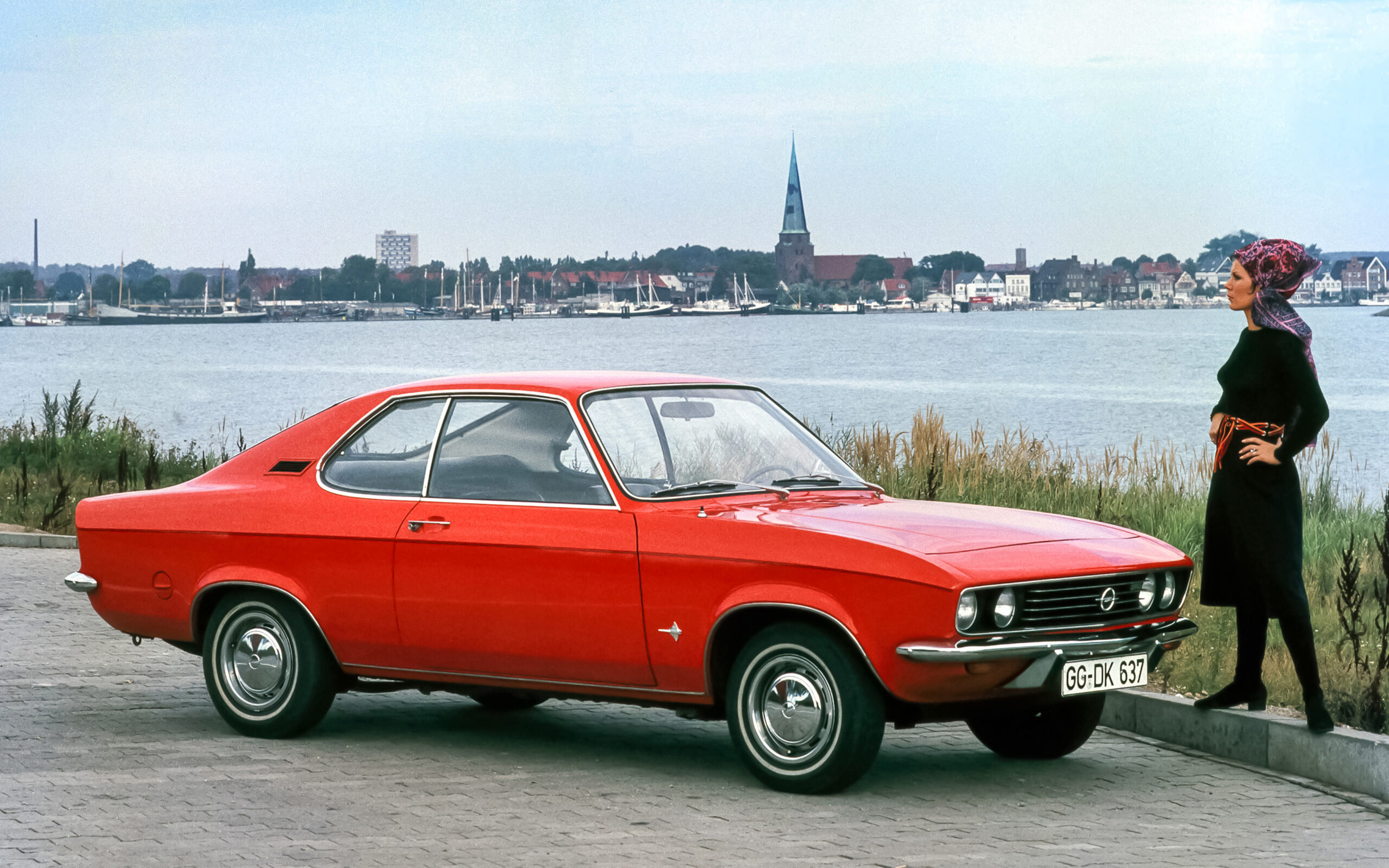 Opel Manta ma juÅ¼ 50 lat. Co ma wspÃ³lnego niemieckie coupÃ© z morzem?